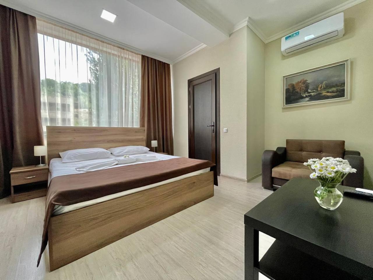 Merien Hotel Erivan Dış mekan fotoğraf